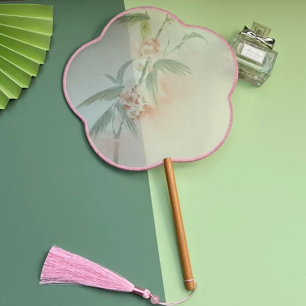 Chinese Style Chinese Embroidery Fan with Tassels Lycoris Pattern Silk Fan Handheld Translucent Tuan Fan Chinese Wedding