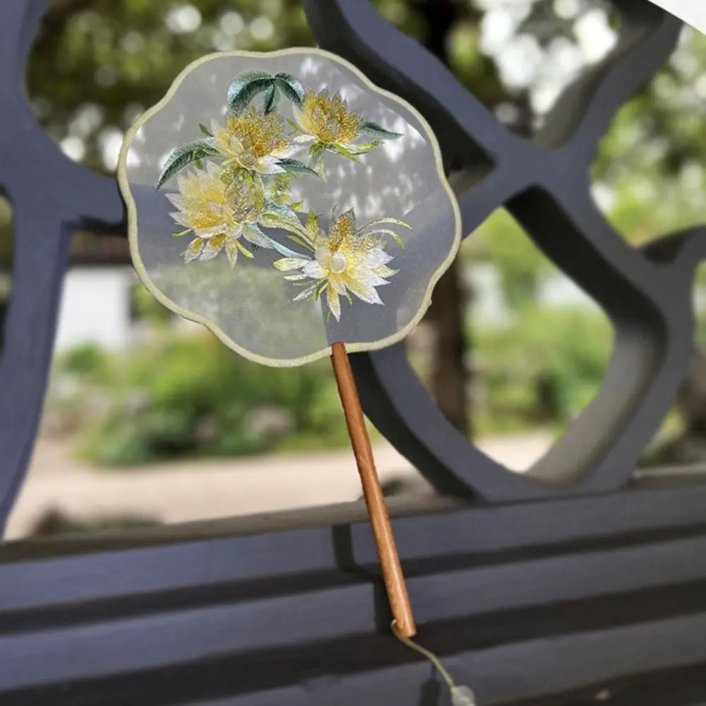 Vintage Chinese Style Chinese Style Fan Handheld Tassels Embroidery Fan with Pendant Floral Pattern Silk Fan Home Decor