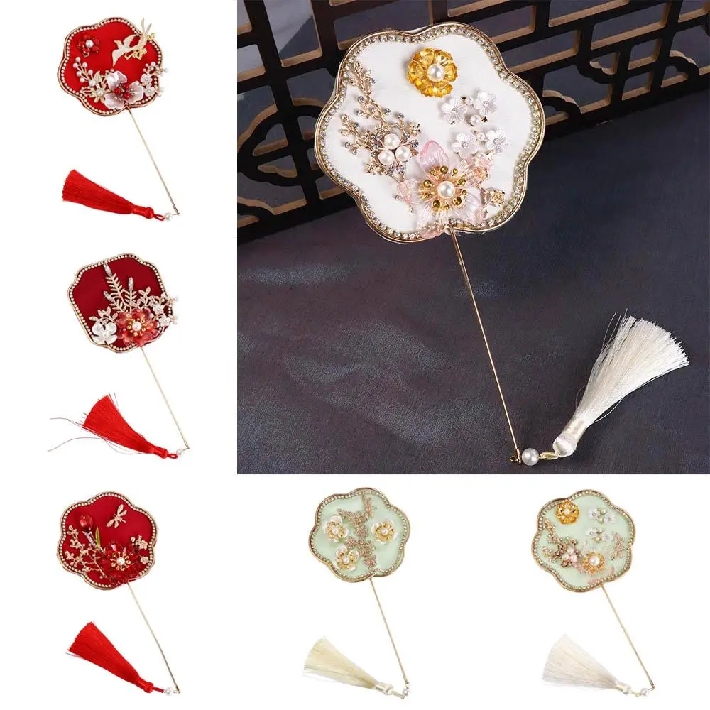 Chinese Style Mini Chinese Fan with Pendant Handheld Bridal Group Fan Vintage Ancient Chinese Silk Fan Chinese Wedding