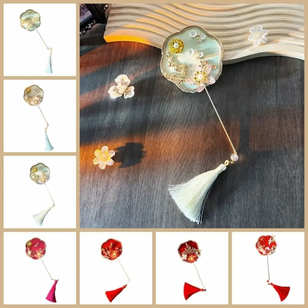 Chinese Style Mini Chinese Fan with Pendant Handheld Bridal Group Fan Vintage Ancient Chinese Silk Fan Chinese Wedding