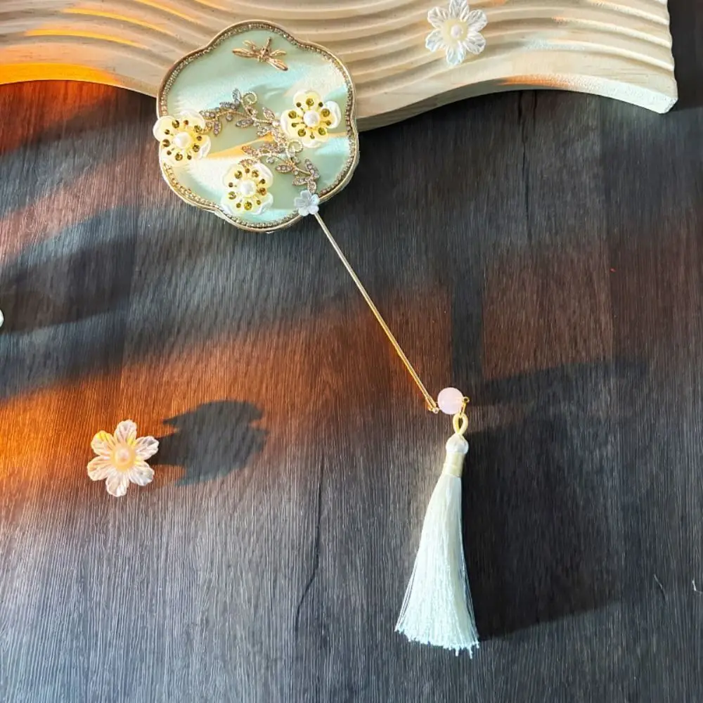 Chinese Style Mini Chinese Fan with Pendant Handheld Bridal Group Fan Vintage Ancient Chinese Silk Fan Chinese Wedding
