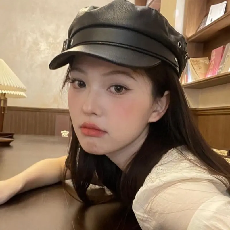 652F PU Painter Hat Flat Hat British for Dating Photography Cabbie Headwear Painter Hat with Star Grommet Hat