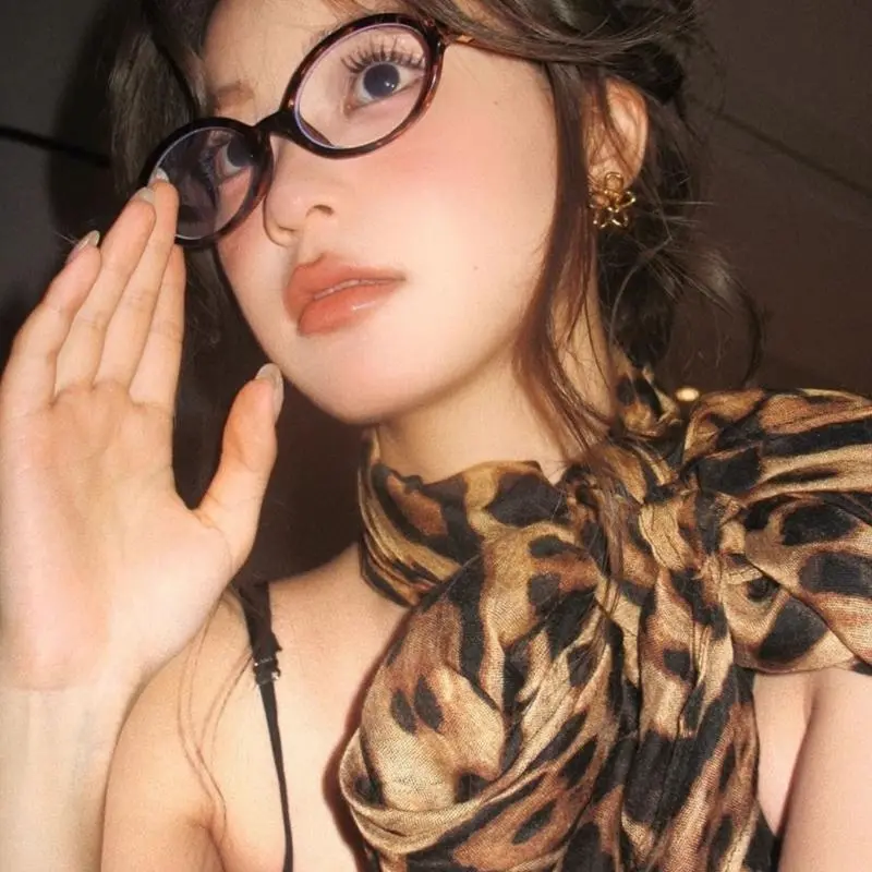 652F Stylish Leopard Pattern Scarf Soft and Breathable Shawl for Fashion Forward Women Various Occasion Long Muffler