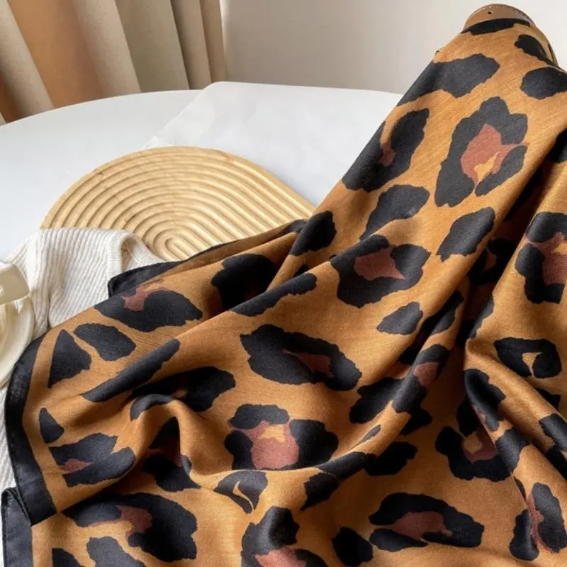 652F Stylish Leopard Pattern Scarf Silk Necktie Scarf Fashionable Neckerchief Enhancing Look In Various Occasion for Lady