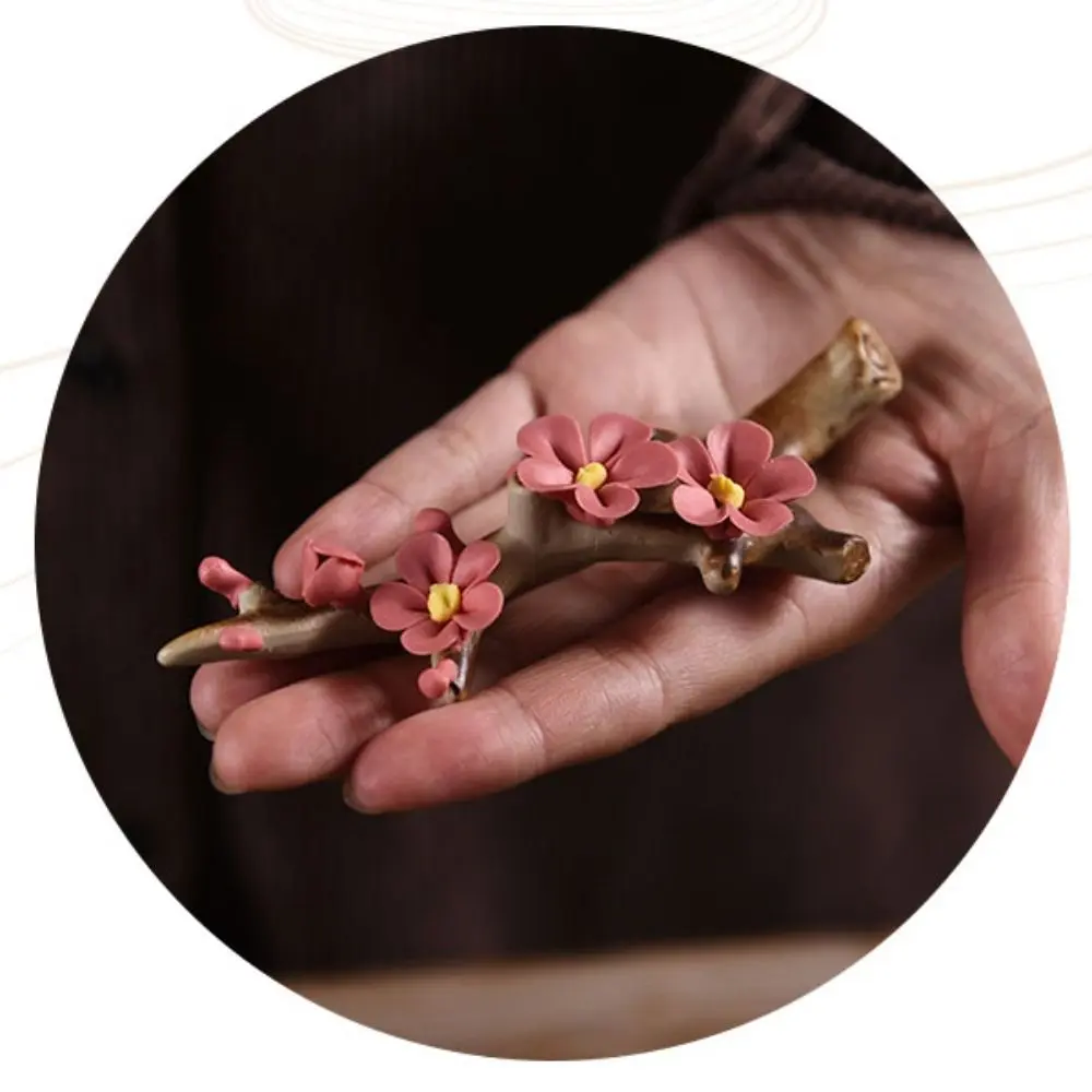 Mini Tea Pet Ornaments Magnolia Shape Plum Blossom Crafts Writing Brush Stand Incense Stick Holder Home Decor Aromatherapy Base