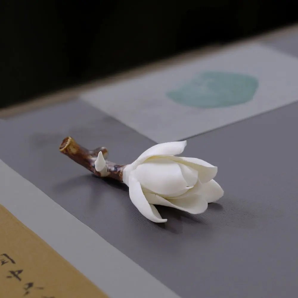 Mini Tea Pet Ornaments Magnolia Shape Plum Blossom Crafts Writing Brush Stand Incense Stick Holder Home Decor Aromatherapy Base