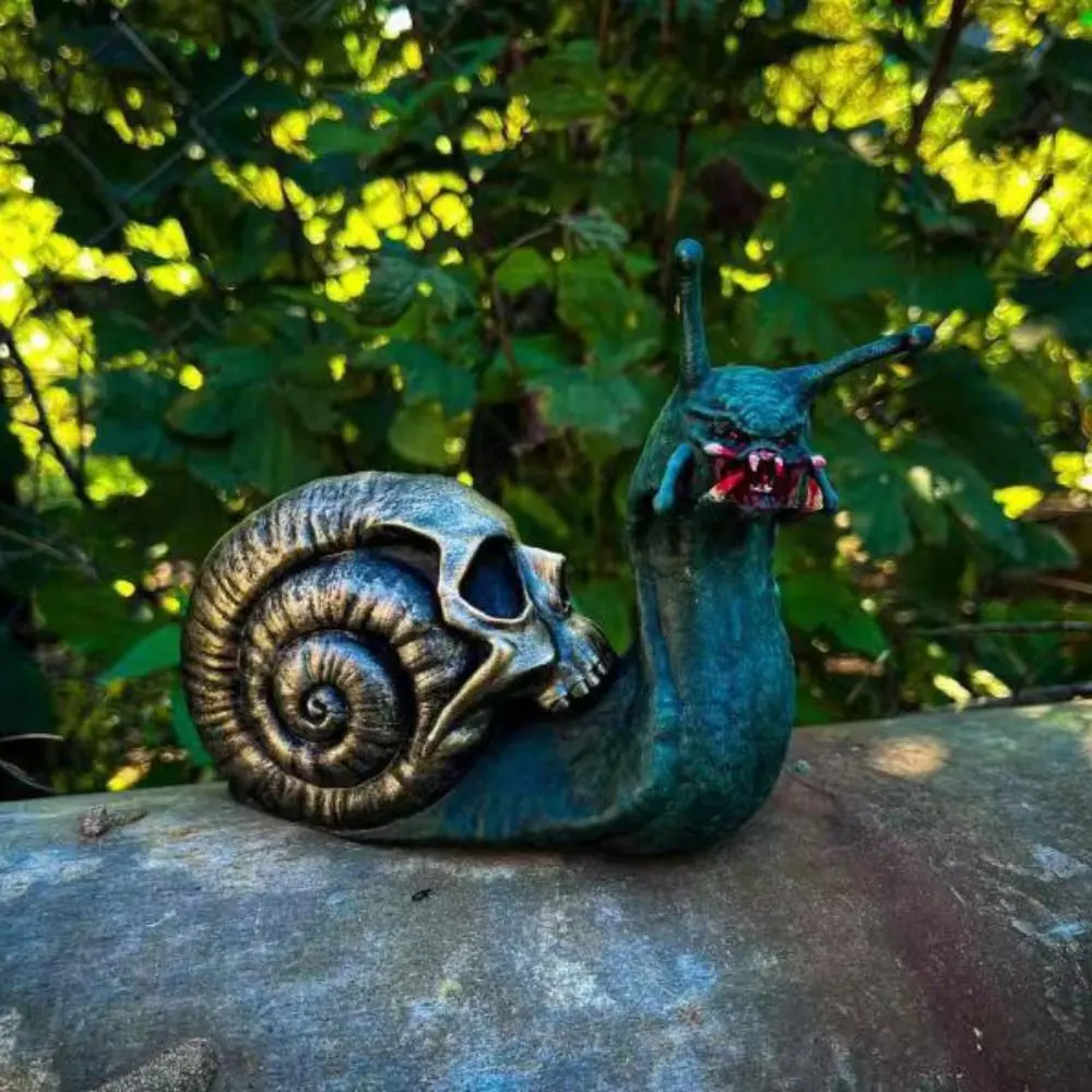 Funny Animal Bloody Snail Statue Handmade Peculiar Skeleton Snails Ornaments Resin Crafts Halloween Snail Statue Halloween