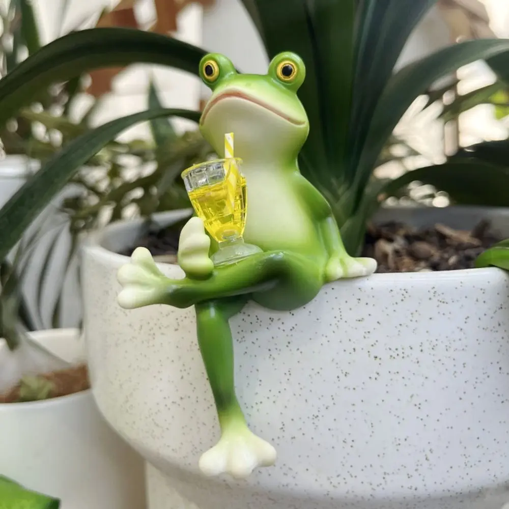Funny Hand-Painted Frog Hanging Flower Pot Cartoon Animal Standing Frog Figurines Decorative Resin Frog Ornament Garden
