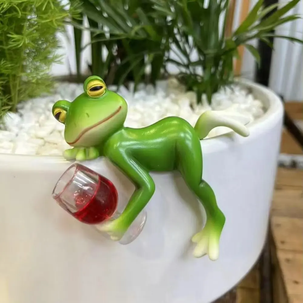 Funny Hand-Painted Frog Hanging Flower Pot Cartoon Animal Standing Frog Figurines Decorative Resin Frog Ornament Garden