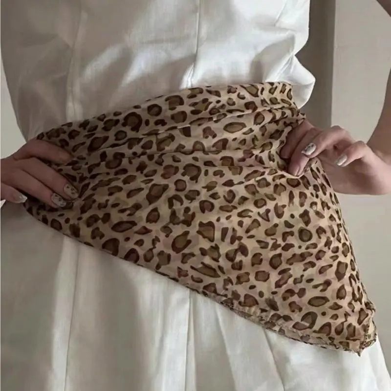 652F Stylish Leopard Pattern Headscarf for Women Fashionable and Comfortable Polyester Fabric Neck Scarf Shawl Wraps