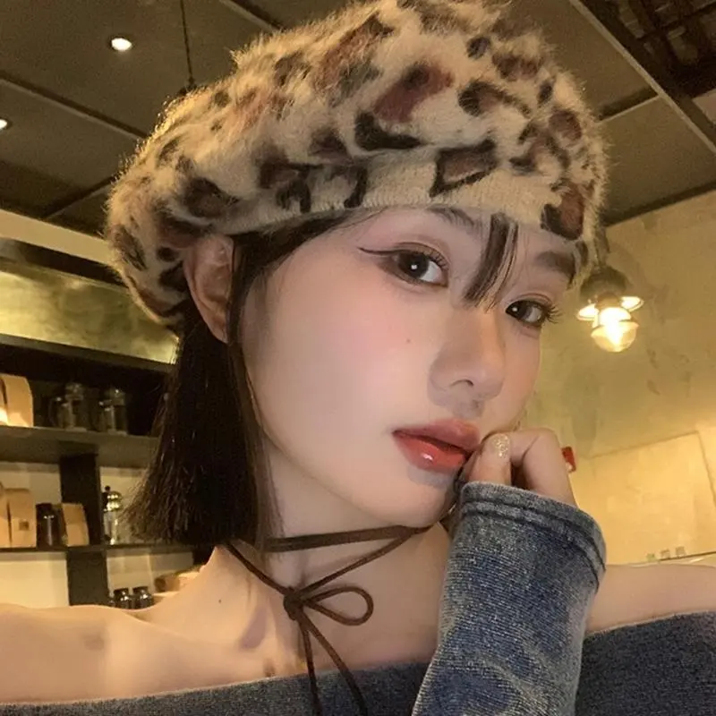 652F Retros Styles Leopards Pattern Soft Hat Comfortable Plush Hat for Stylish Ladies and Fashion Enthusiasts