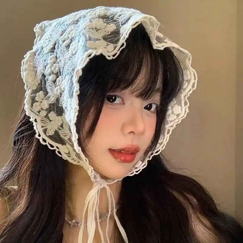 652F Elegant Women Lace Triangle Kerchiefs Summer Spring Sunproof Lace Triangle Bandana for Teens Girl Camping Taking Photo
