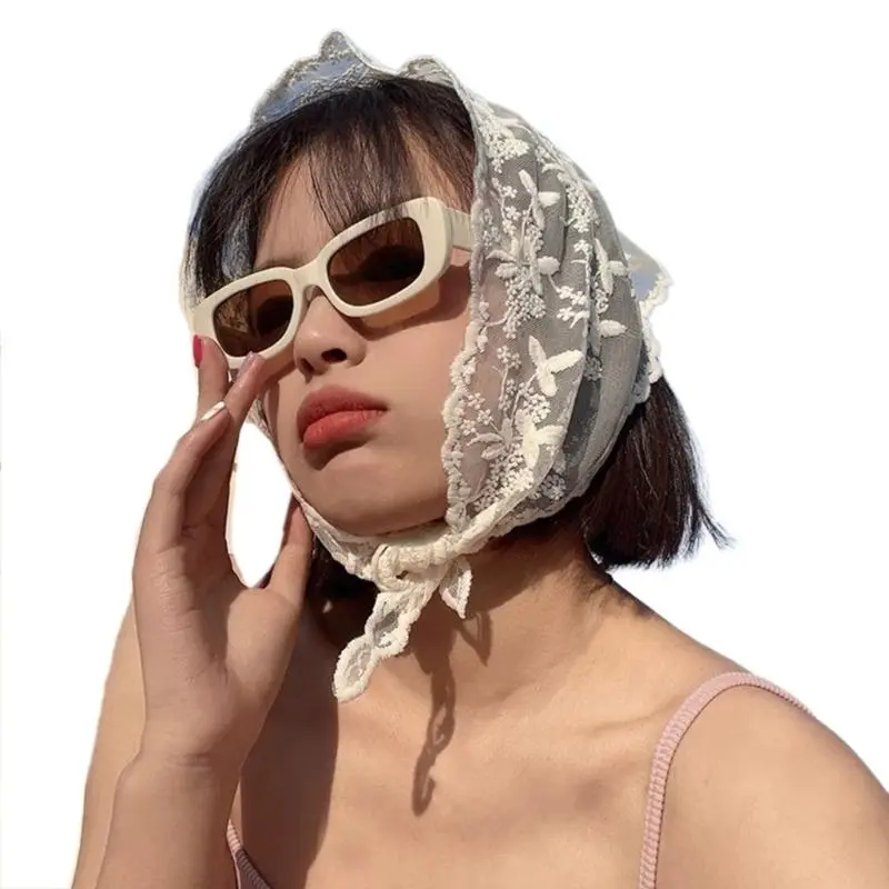 652F Elegant Women Lace Triangle Kerchiefs Summer Spring Sunproof Lace Triangle Bandana for Teens Girl Camping Taking Photo
