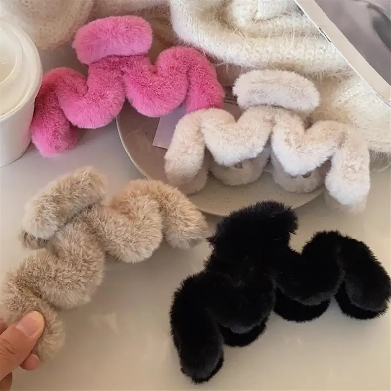 39BB Wavelike Plush Hair Clip Hair Claw Clips Hair Banana Barrettes Non-Slip Jaw Clip Girls Grab Hair Claw for Women