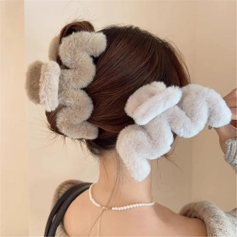 39BB Wavelike Plush Hair Clip Hair Claw Clips Hair Banana Barrettes Non-Slip Jaw Clip Girls Grab Hair Claw for Women