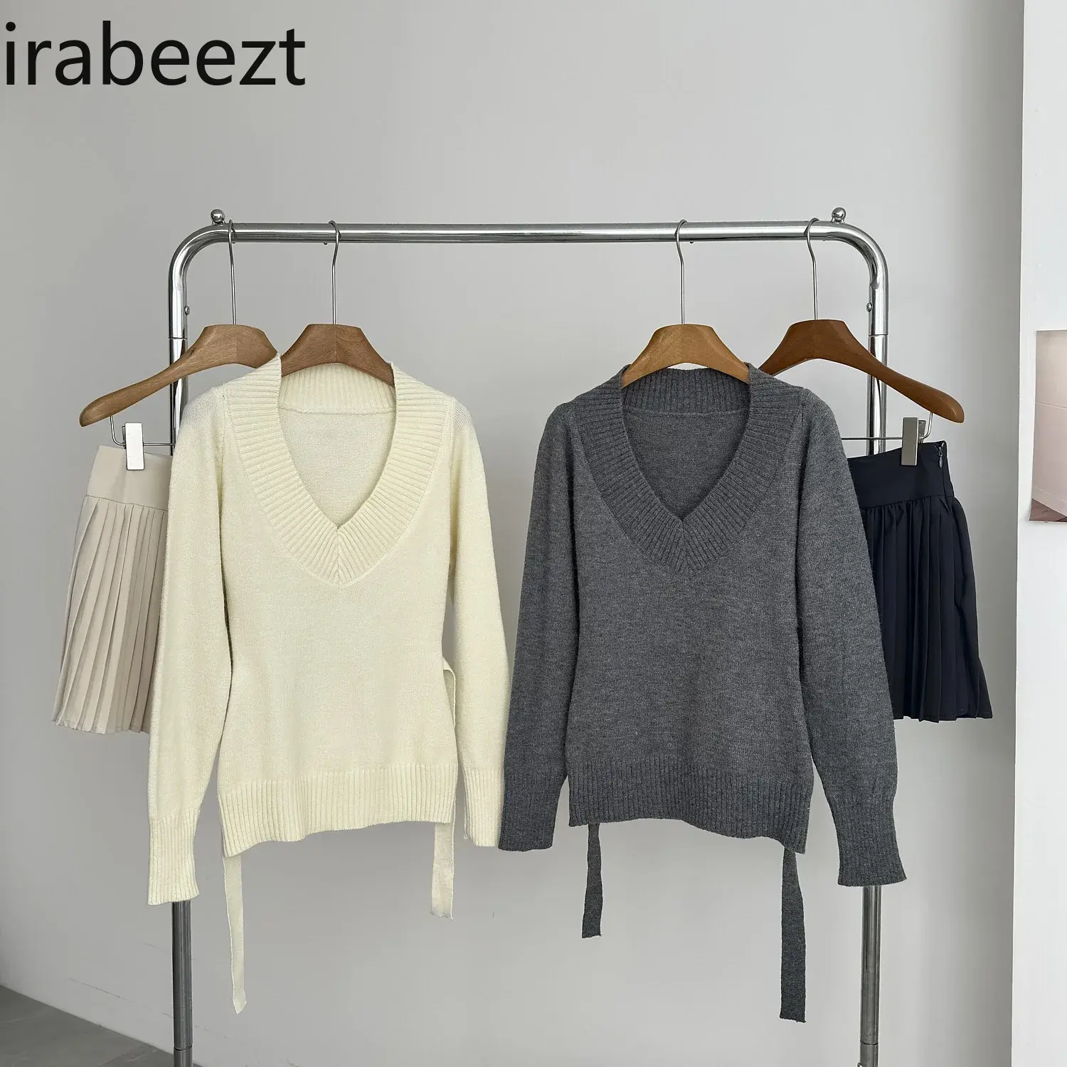 V-neck Knitwear Women Pleated Skirt Korean Early Autumn Wear with Waist Collection Sexy Suit Conjunto Twede Feminino