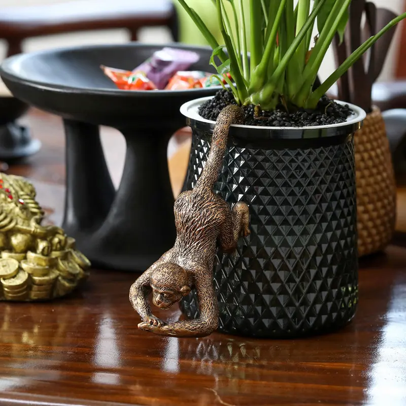New Funny Hanging Monkey Flower Pot Hugger Resin Animal Statue Planter Pot Decorations For Home Garden Balcony Patio Yard