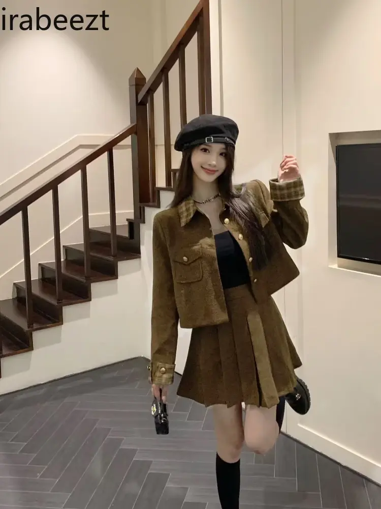 women's autumn and winter high-grade spliced striped POLO collar short coat shows a thin pleated skirt ensembles de jupes