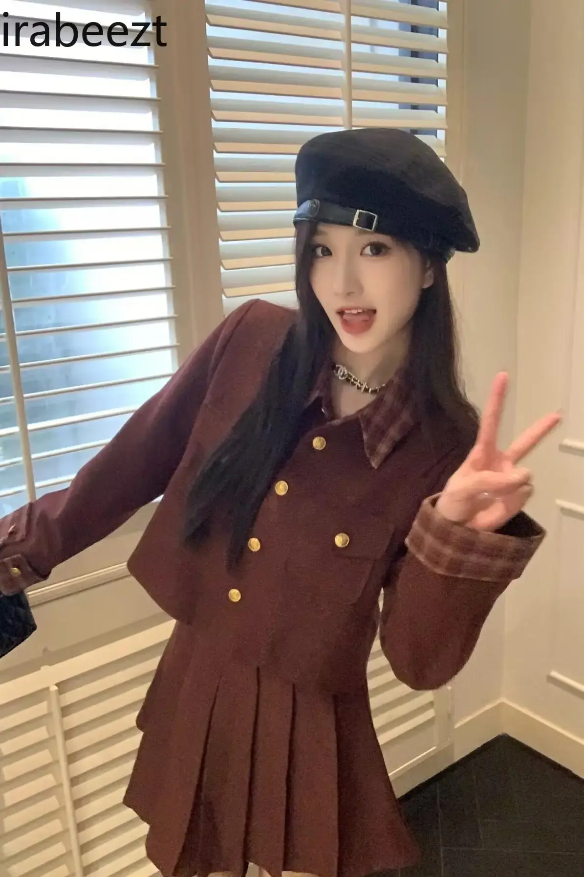 women's autumn and winter high-grade spliced striped POLO collar short coat shows a thin pleated skirt ensembles de jupes