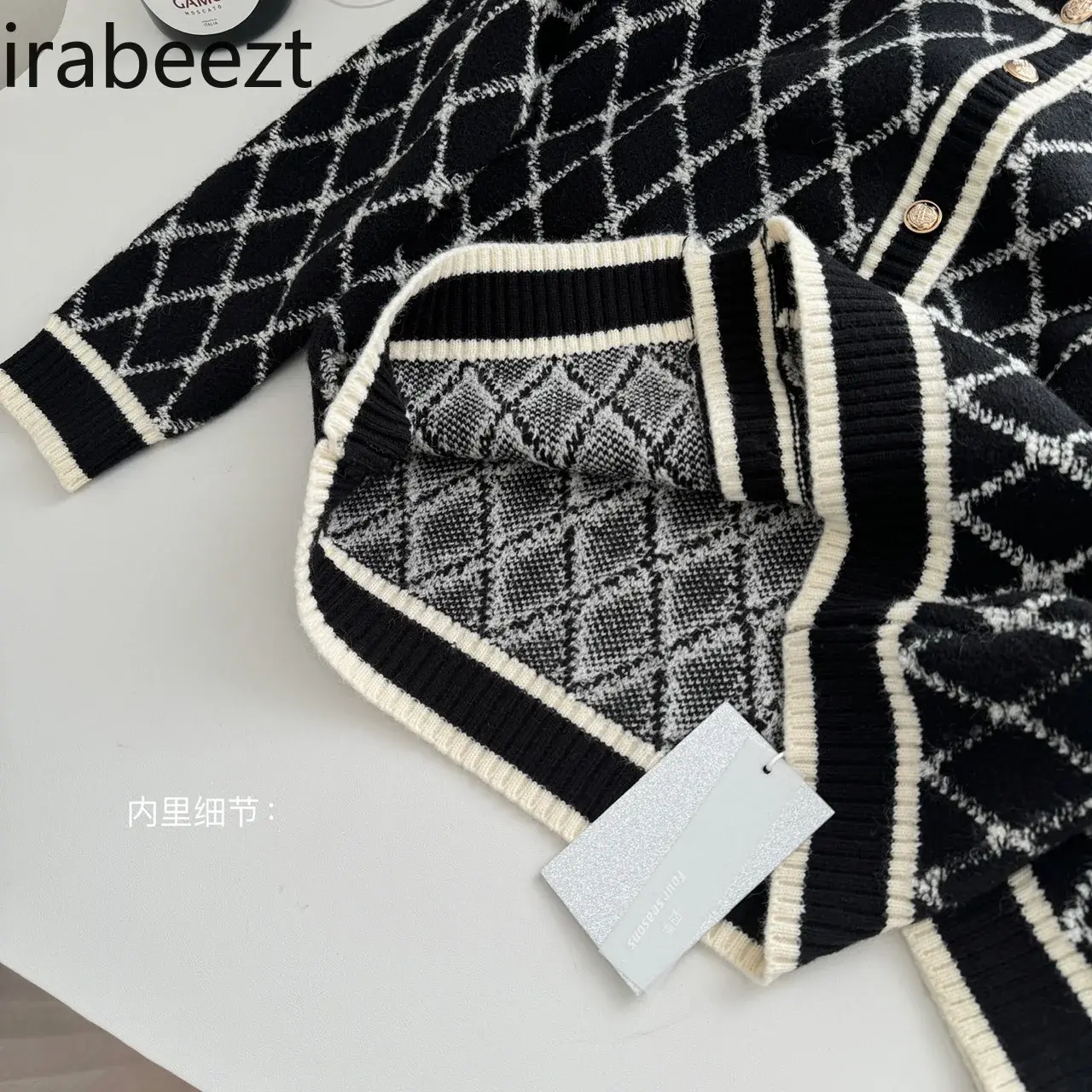 Temperament Light Luxury Style Gold Buckle Knitted Cardigan High-grade Coat Autumn High End Luxury Designer Clothes