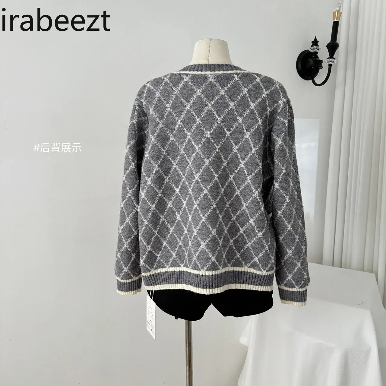 Temperament Light Luxury Style Gold Buckle Knitted Cardigan High-grade Coat Autumn High End Luxury Designer Clothes
