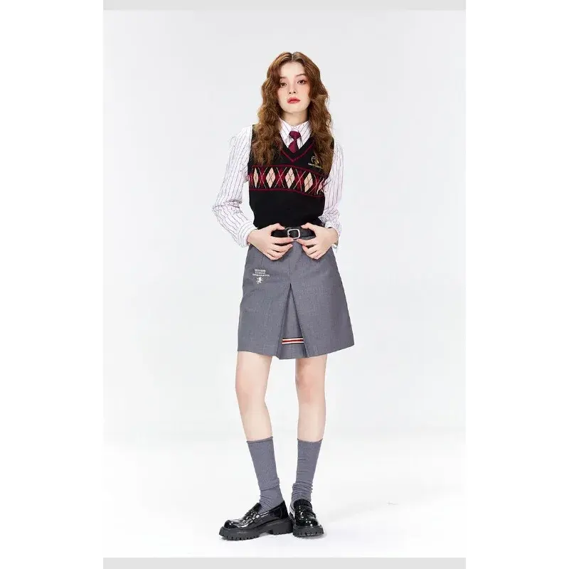 Women's Vests V-Neck Contrast Diamond Plaid Sleeveless Embroidered Vest American Retro Fashion Knitted Pullovers Lady's Clothing
