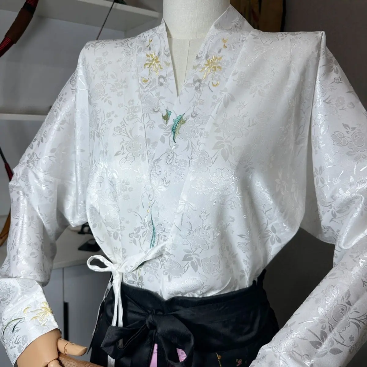 Elegant Ming Dynasty Style Women's Hanfu Top - Embroidered Cross Collar Jacket with Airplane Sleeves Traditional Chinese Blouse