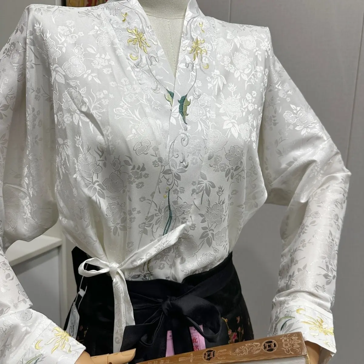 Elegant Ming Dynasty Style Women's Hanfu Top - Embroidered Cross Collar Jacket with Airplane Sleeves Traditional Chinese Blouse