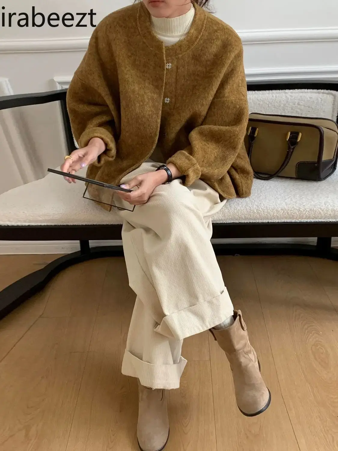 2024 New Silhouette Hand Sewn Double-sided Cashmere Jacket Women's Short Temperament Commuter Loose and Lean Wool Coat