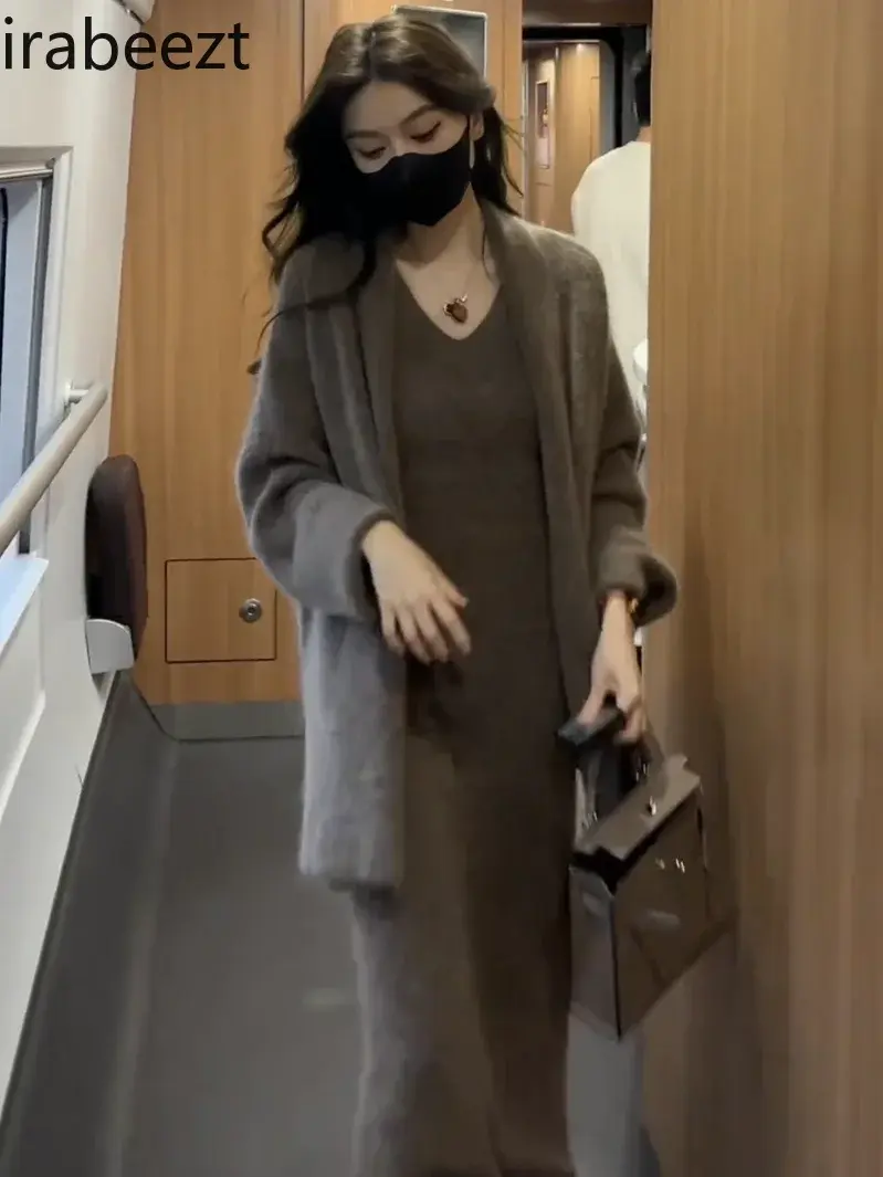 2024 New Early Autumn Small Knit Inside Dress and Cardigan Autumn and Winter Senior Ensemble Femme 2 Pièces Chic Jupe