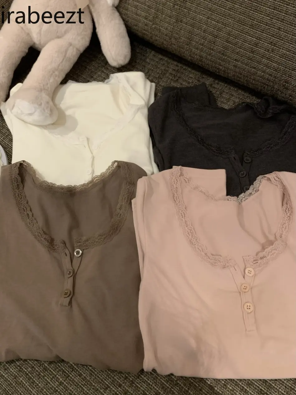 Autumn 2024 New Style Long-sleeved Blouse Women Base Slim Top Design Sense Niche Vintage Regular Fit Graphic T Shirts