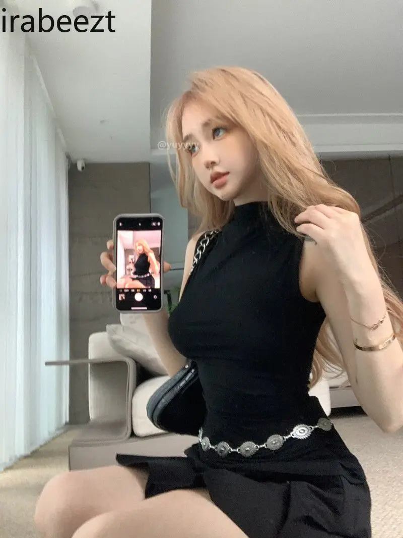 Hot Girl Slimming Design Niche Pleated Vest Irregular Mini Pleated Skirt Pants Fashion New Style Conjuntos Feminino Elegante