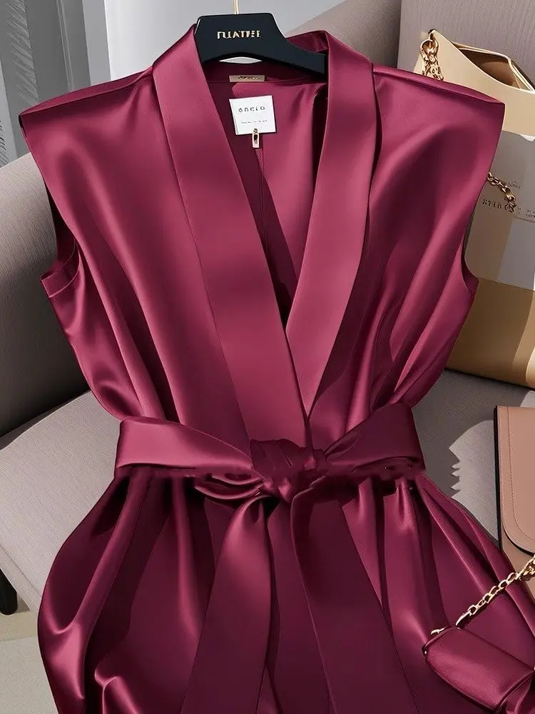Autumn Style High-end Chic Top Light and Mature French Niche Design Burgundy Sleeveless Waist Slimming Shirts for Women