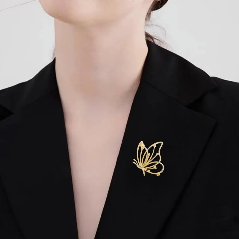 Cute Metal Butterfly Brooches For Women Elegant Hollow Out Smooth Butterfly Pin Fine Design Easy-match Party Office Brooch Pins