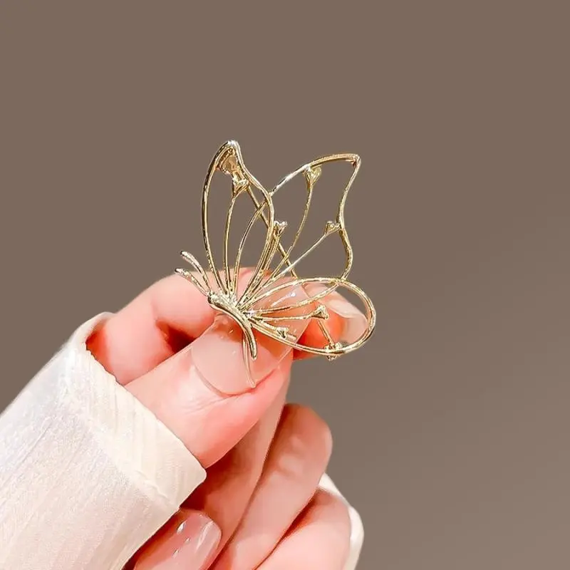 Cute Metal Butterfly Brooches For Women Elegant Hollow Out Smooth Butterfly Pin Fine Design Easy-match Party Office Brooch Pins