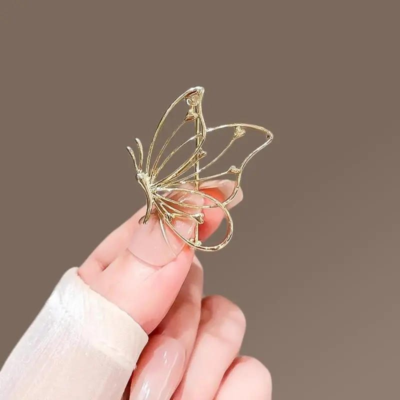 Cute Metal Butterfly Brooches For Women Elegant Hollow Out Smooth Butterfly Pin Fine Design Easy-match Party Office Brooch Pins