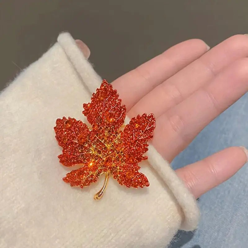 Fashionable And Elegant Luxury Temperament Red Maple Leaf Brooch Ladies Wedding Costume Jewelry Party Accessories Gifts