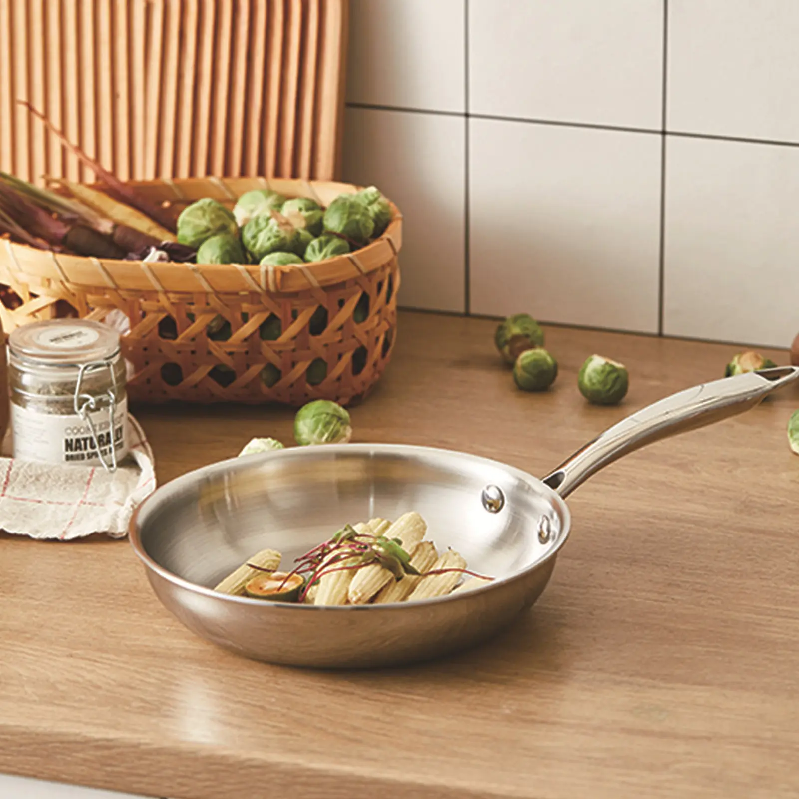 Cooking Pan Stainless Steel Frying Pan Non Stick Kitchen Skillet with Handle Thickened Suitable for All Stove Kitchen Frying Pan