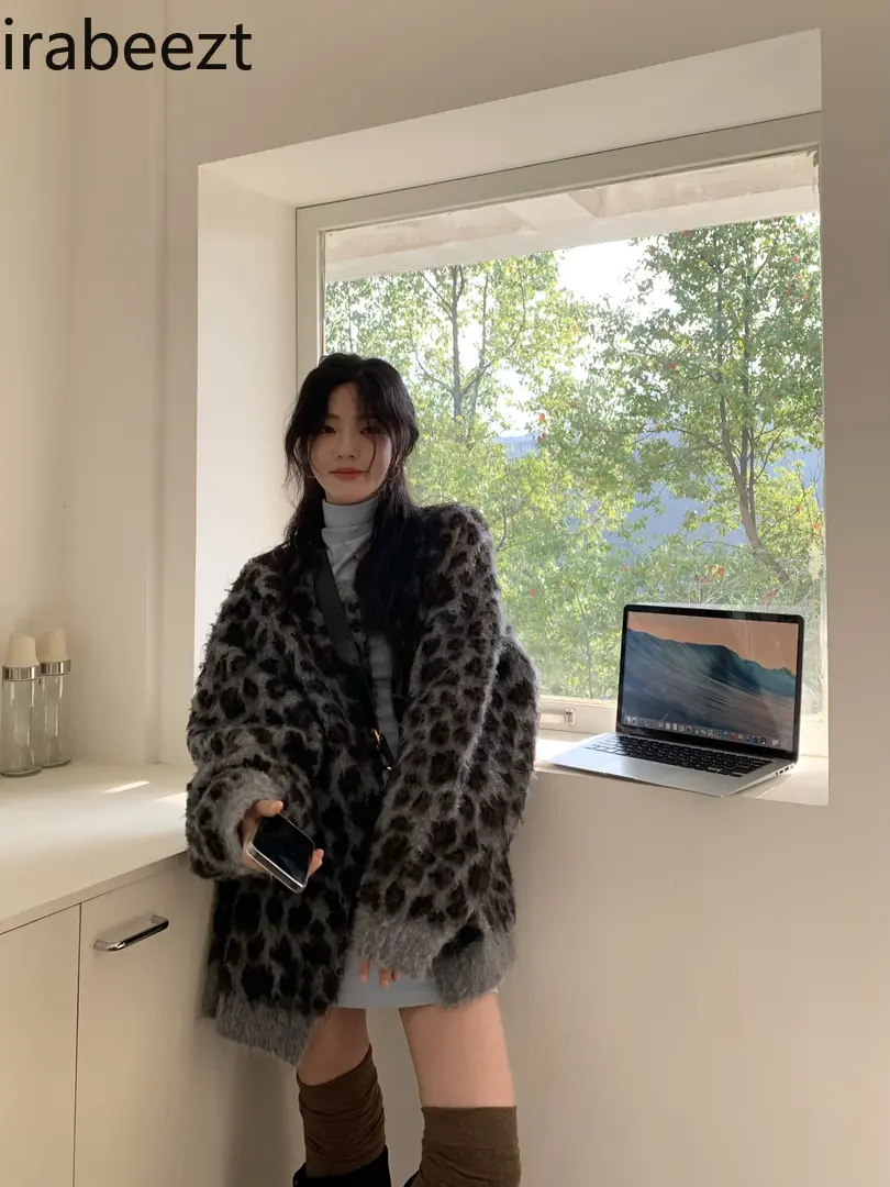 Fashion Unique Super Good-looking Sweater Women's Autumn and Winter Waist Leopard Print Age Reduction Coat Fashion Knitwear