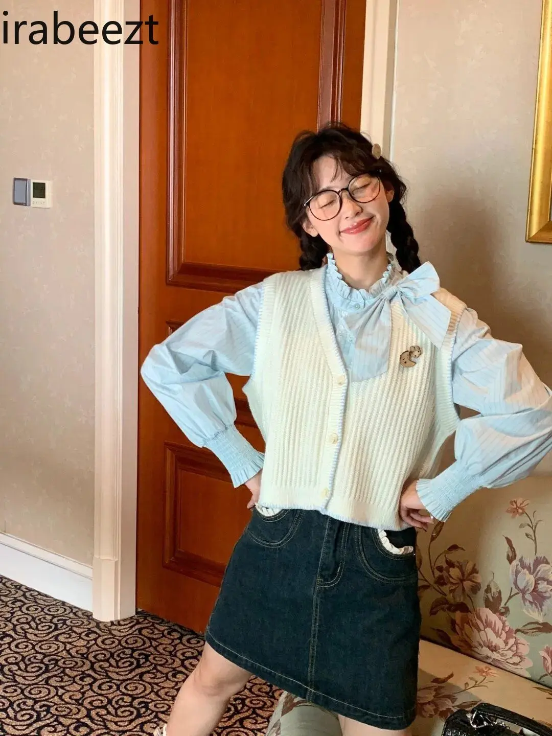 Spring and Autumn Female College Waistcoat Forest Style Two-piece Suit Sweet Knitted Cardigan Cute Sweater Vest Layered Shirt