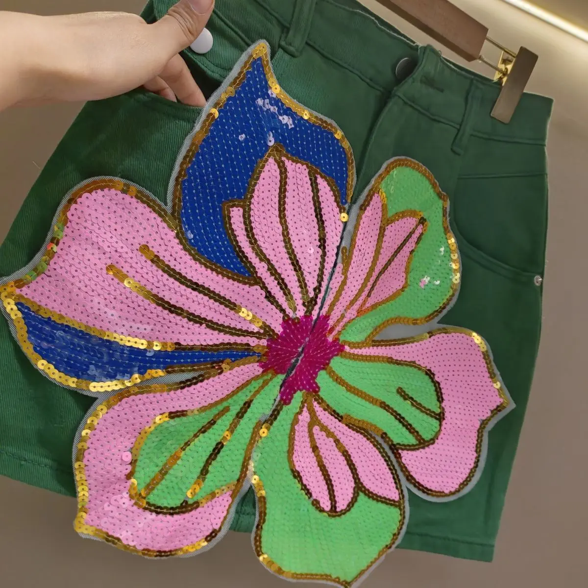 European High Waist Denim Skirt Women 2025 New Floral Embroidery A-Line Bodycon Mini Skirt Green Summer Fashion