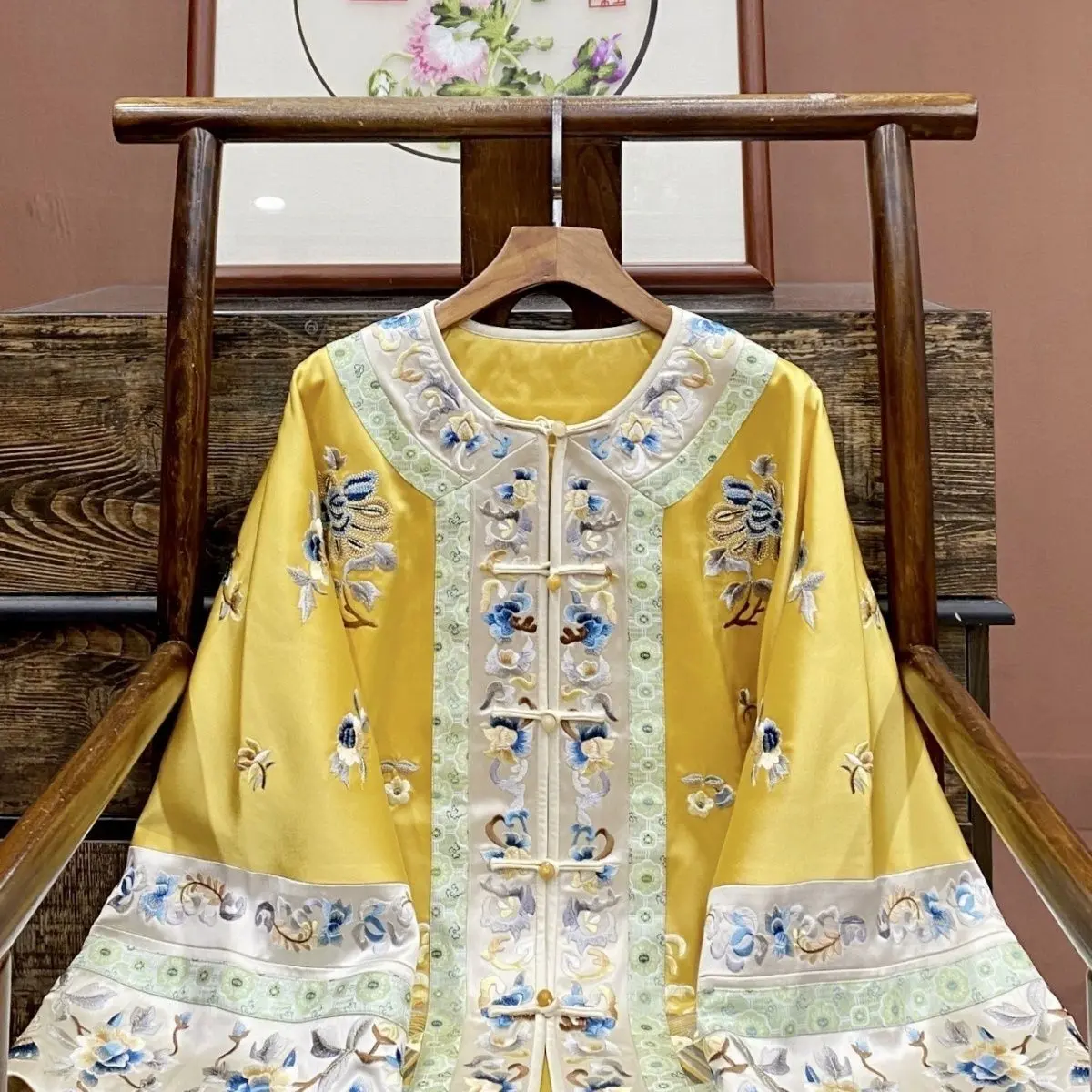 Elegant Chinese Tang Suit Women's Loose Fit Cheongsam Dress with Embroidery Print & Frog Buttons Vintage Ethnic Style Coat