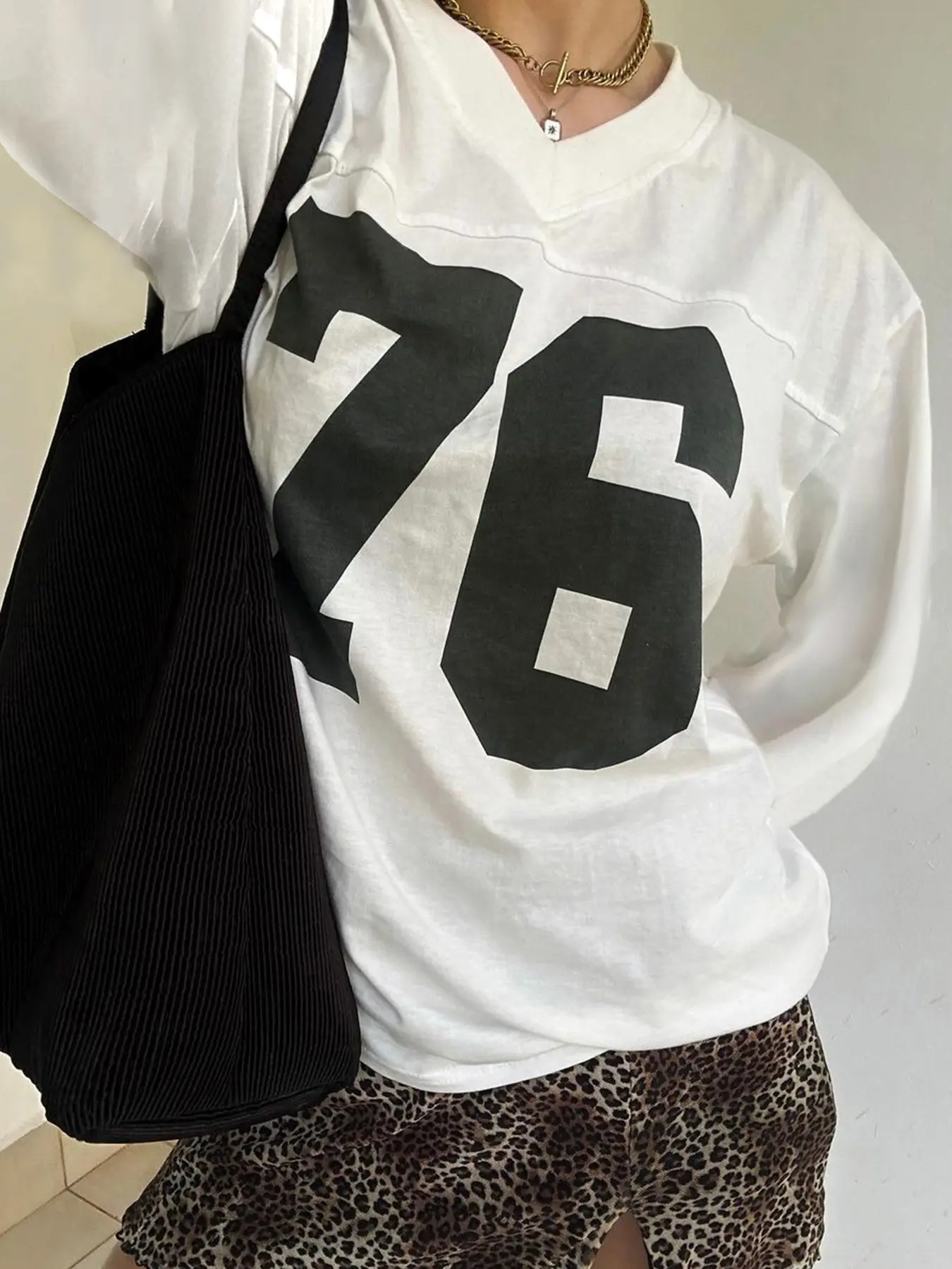 Rockmore “76”number Print Loose Long Sleeve T-Shirts for Women Autumn All-match V-neck Oversized Tops Streetwear Casual Vintage