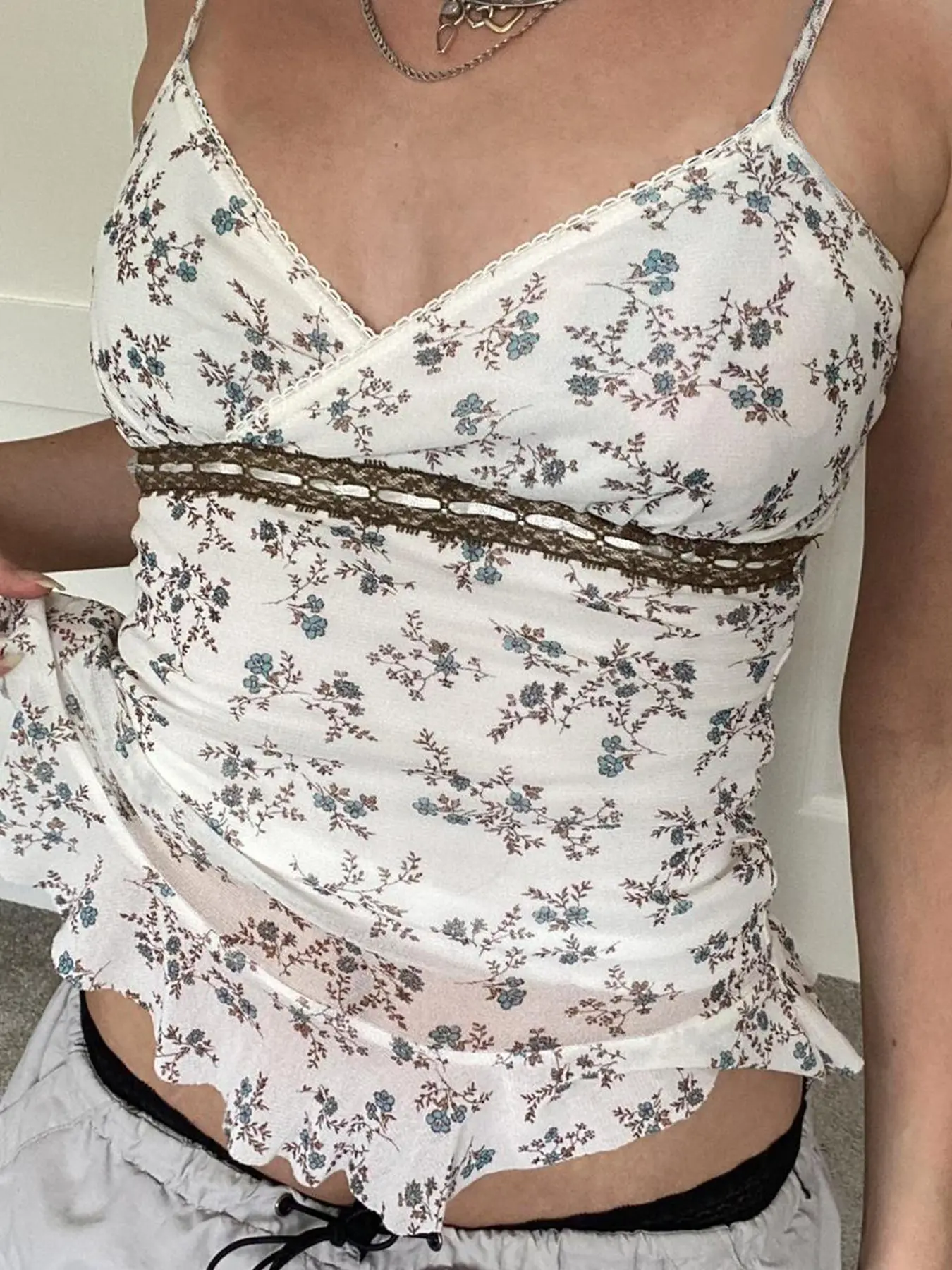 Rockmore Women's Ditsy Floral Print Scallop Crop Cami Top Y2K Sweetheart Neck Ruffle Hem Contrast Lace Camisole Ladies Summer