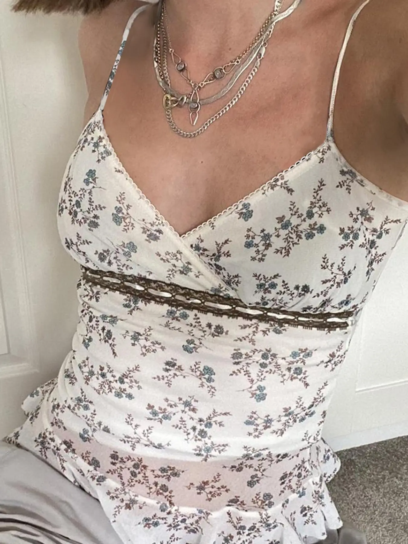 Rockmore Women's Ditsy Floral Print Scallop Crop Cami Top Y2K Sweetheart Neck Ruffle Hem Contrast Lace Camisole Ladies Summer