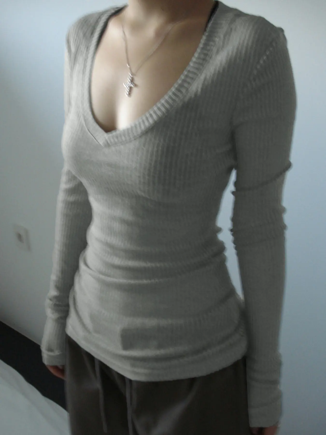 Rockmore Solid V-neck T-shirts for Women Ribbed Knit Long Sleeve Skinny Stretch Basic Tops Autumn Casual T Shirt Korean Fashion