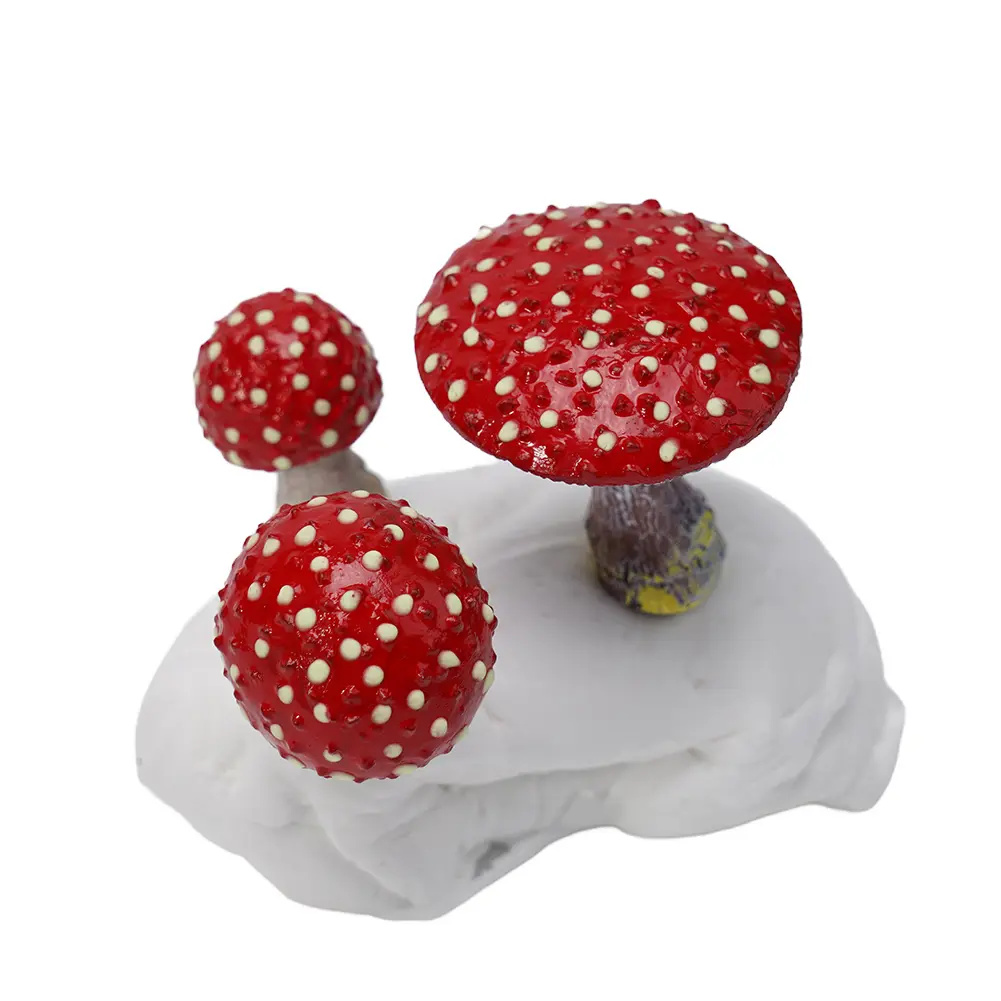 High Quality New 2022 Mushroom Outdoor Statues Decorations Ornaments Realistic Resin Three Toadstool Fungi Garden
