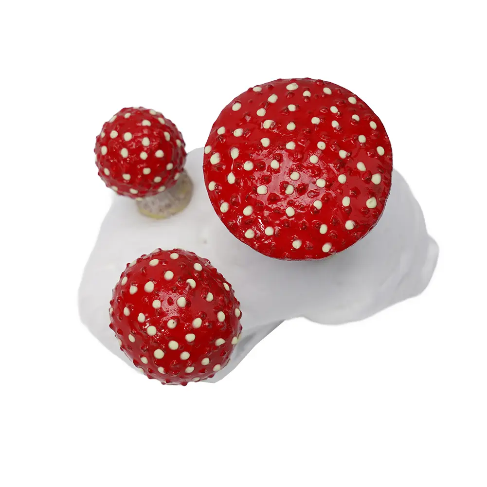 High Quality New 2022 Mushroom Outdoor Statues Decorations Ornaments Realistic Resin Three Toadstool Fungi Garden