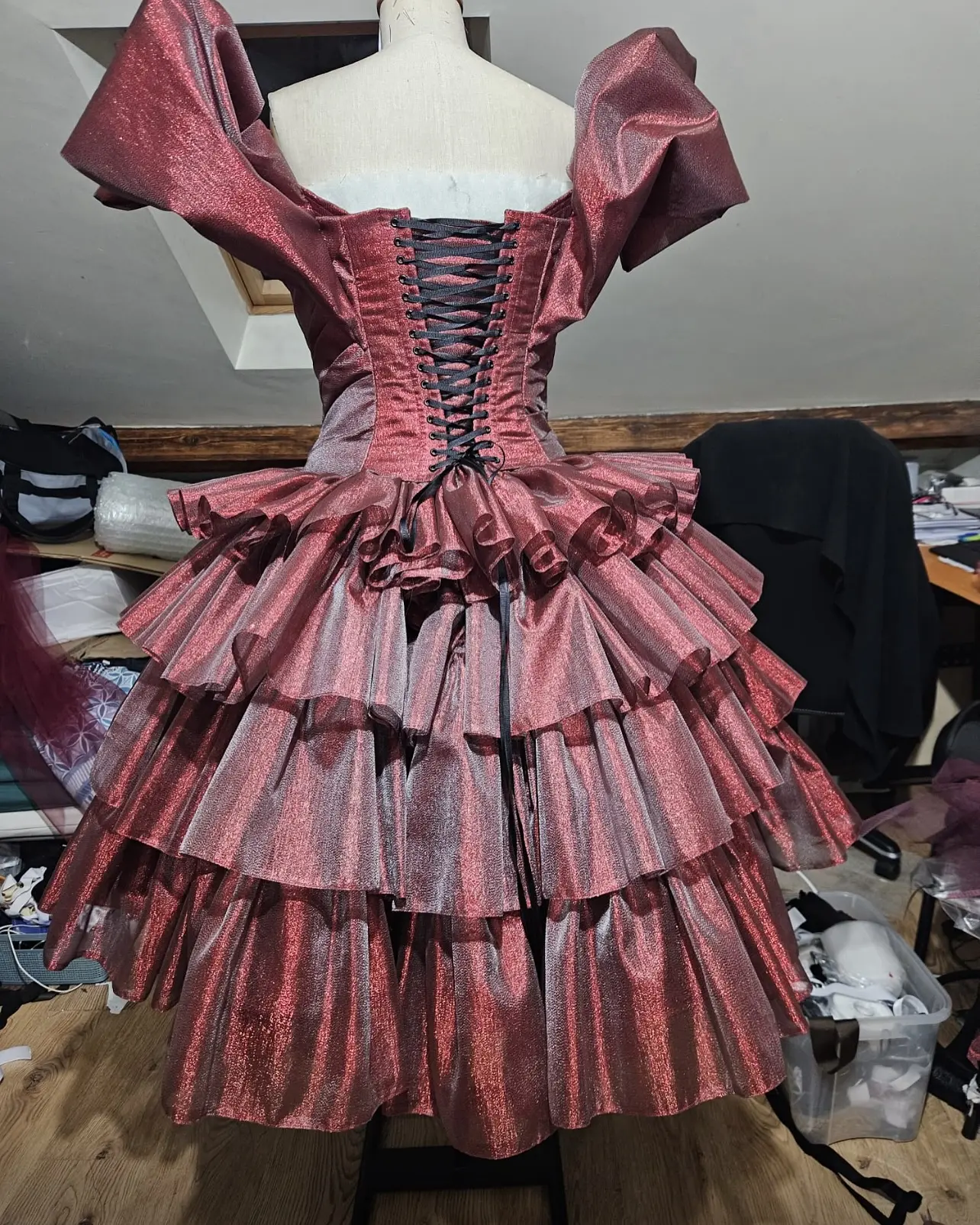 Extra Puffy A-line Evening Gowns Shiny Burgundy Tiered Ruffled Dresses Croset Back Lolita style Prom Dress For Halloween Dress G
