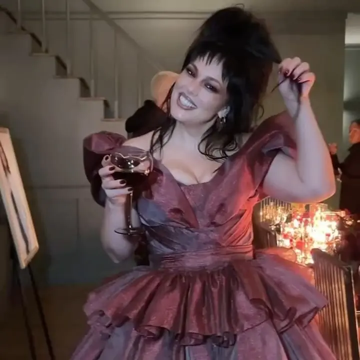 Extra Puffy A-line Evening Gowns Shiny Burgundy Tiered Ruffled Dresses Croset Back Lolita style Prom Dress For Halloween Dress G